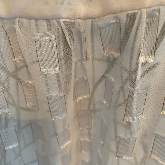 White with gold accents XL woman’s top - Picture 4 of 6